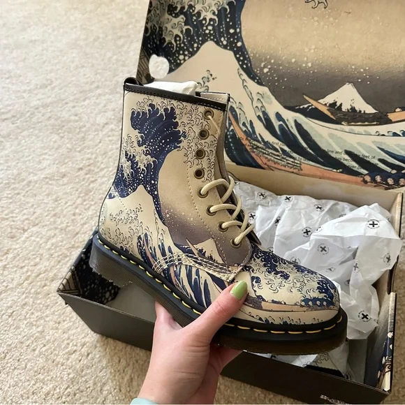 Dr Martens 1460 The Met Leather Lace Up Boots The Great Wave Size - Main Image